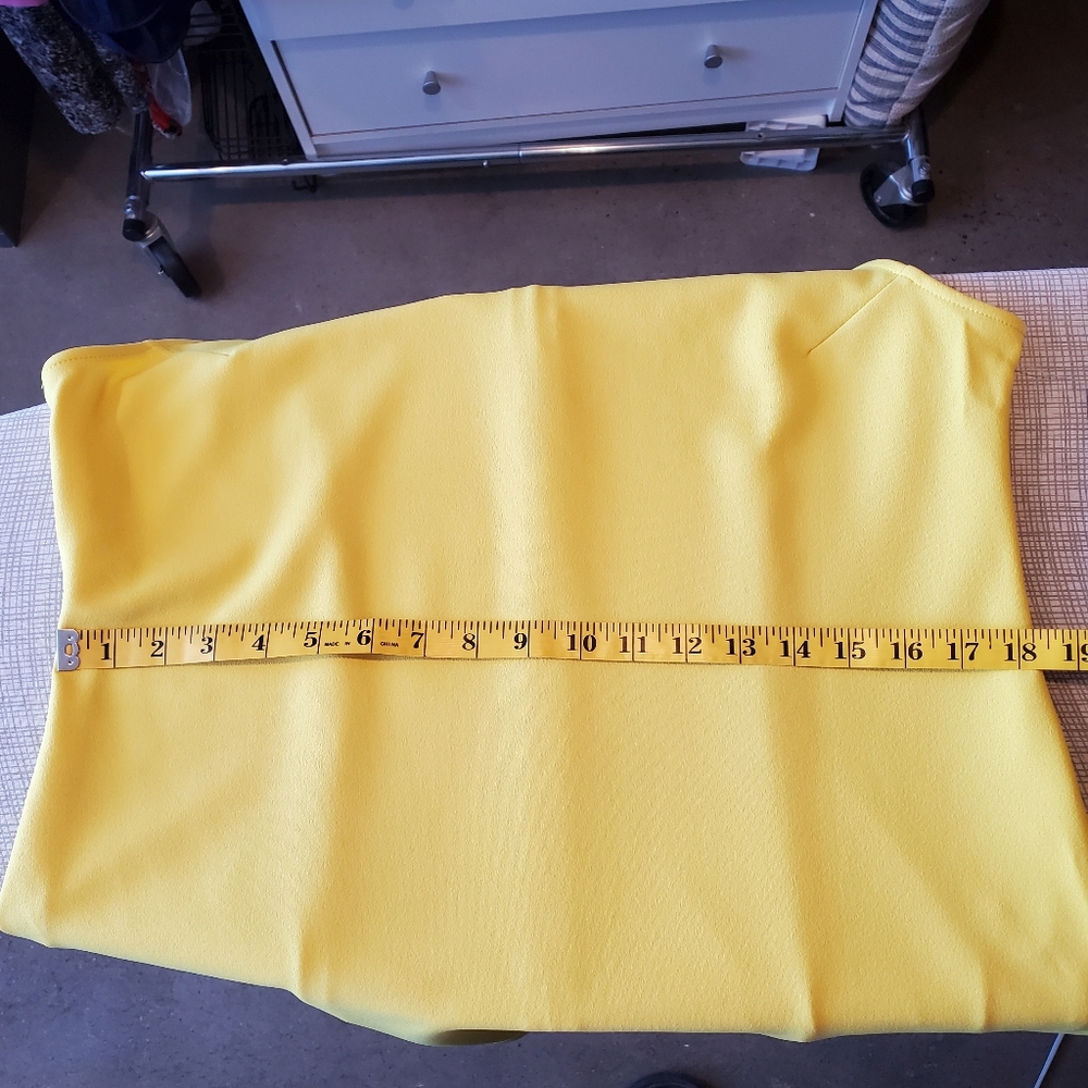 Yellow dress - Picture 5 of 7